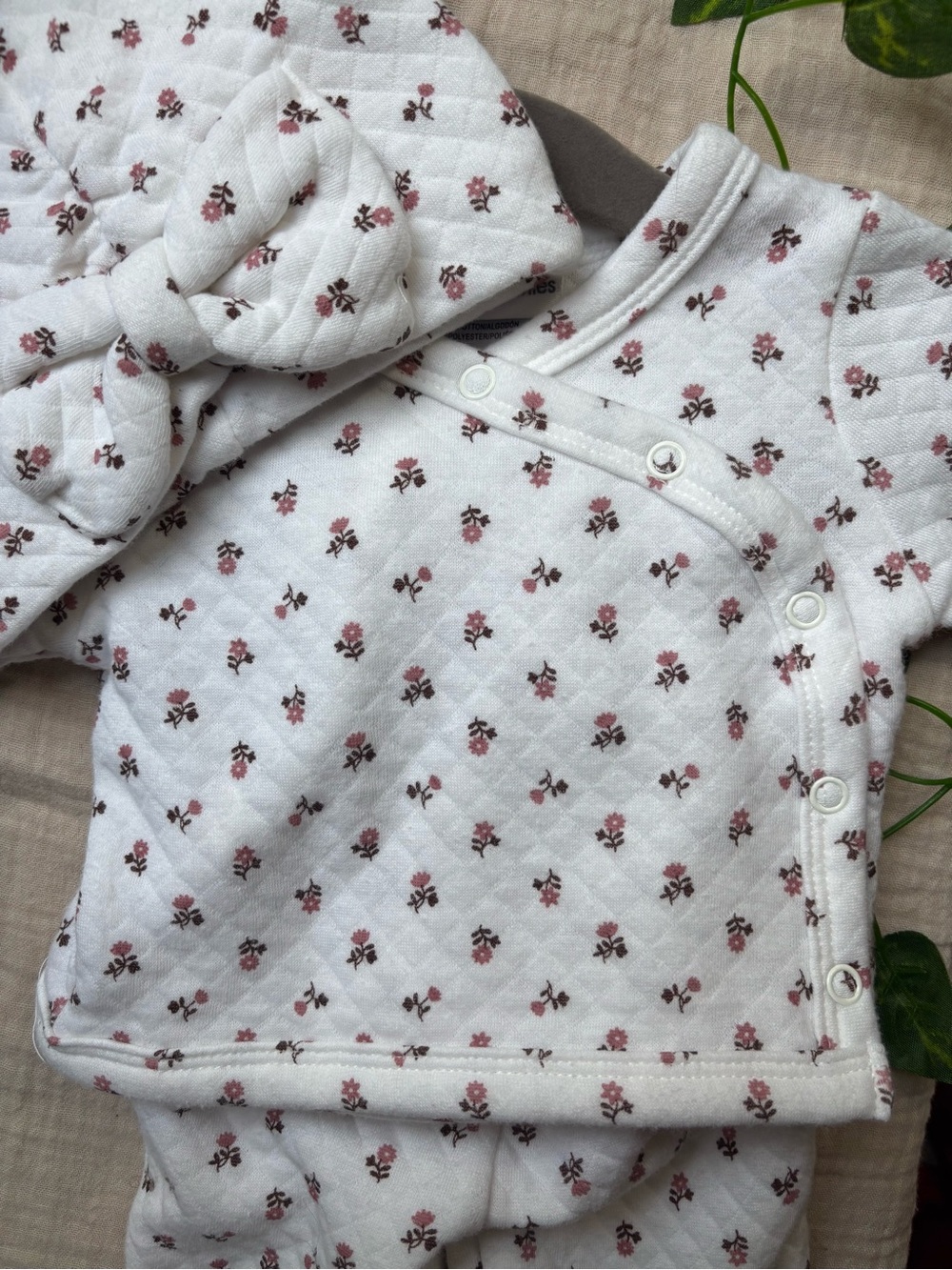 Daisy Fuentes Cream Quilted Baby Pajama Set with Pink Floral Print 0-3M